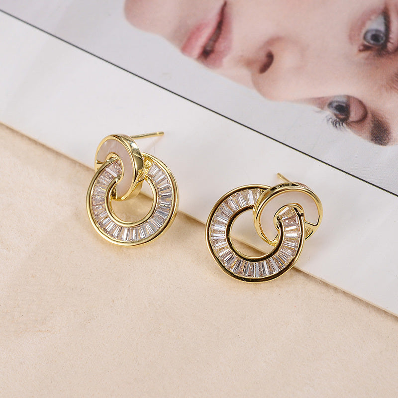 Women's Exquisite Interlocking Design Stud Earrings