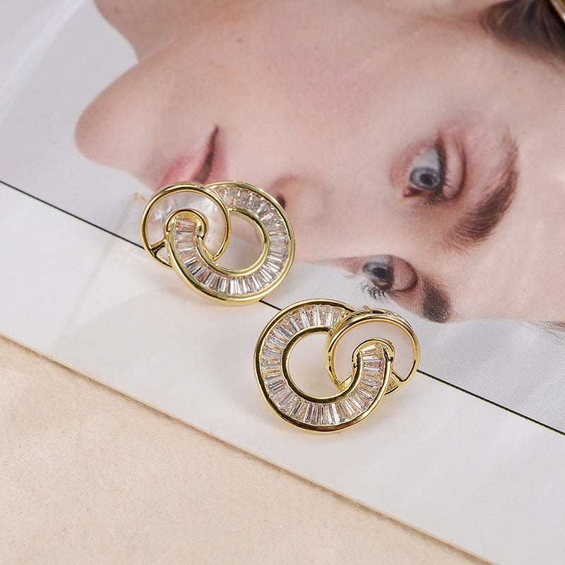 Women's Exquisite Interlocking Design Stud Earrings