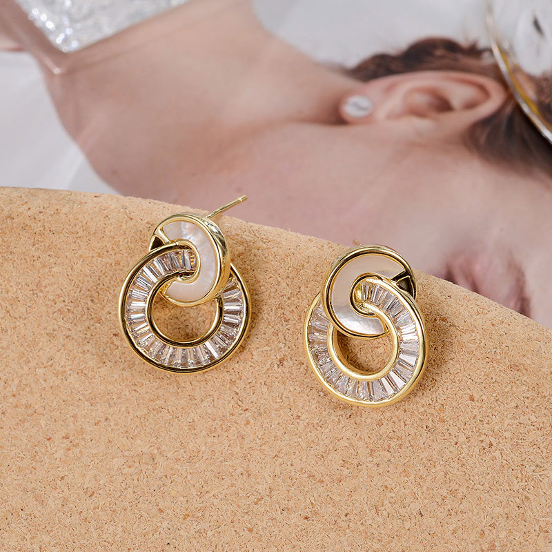 Women's Exquisite Interlocking Design Stud Earrings