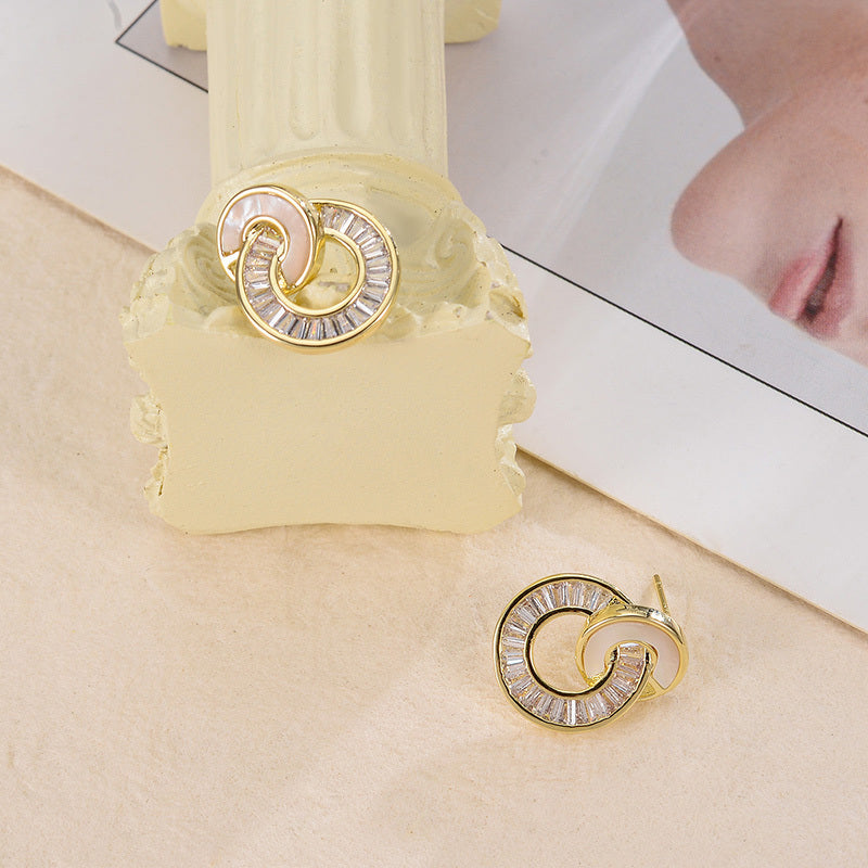 Women's Exquisite Interlocking Design Stud Earrings